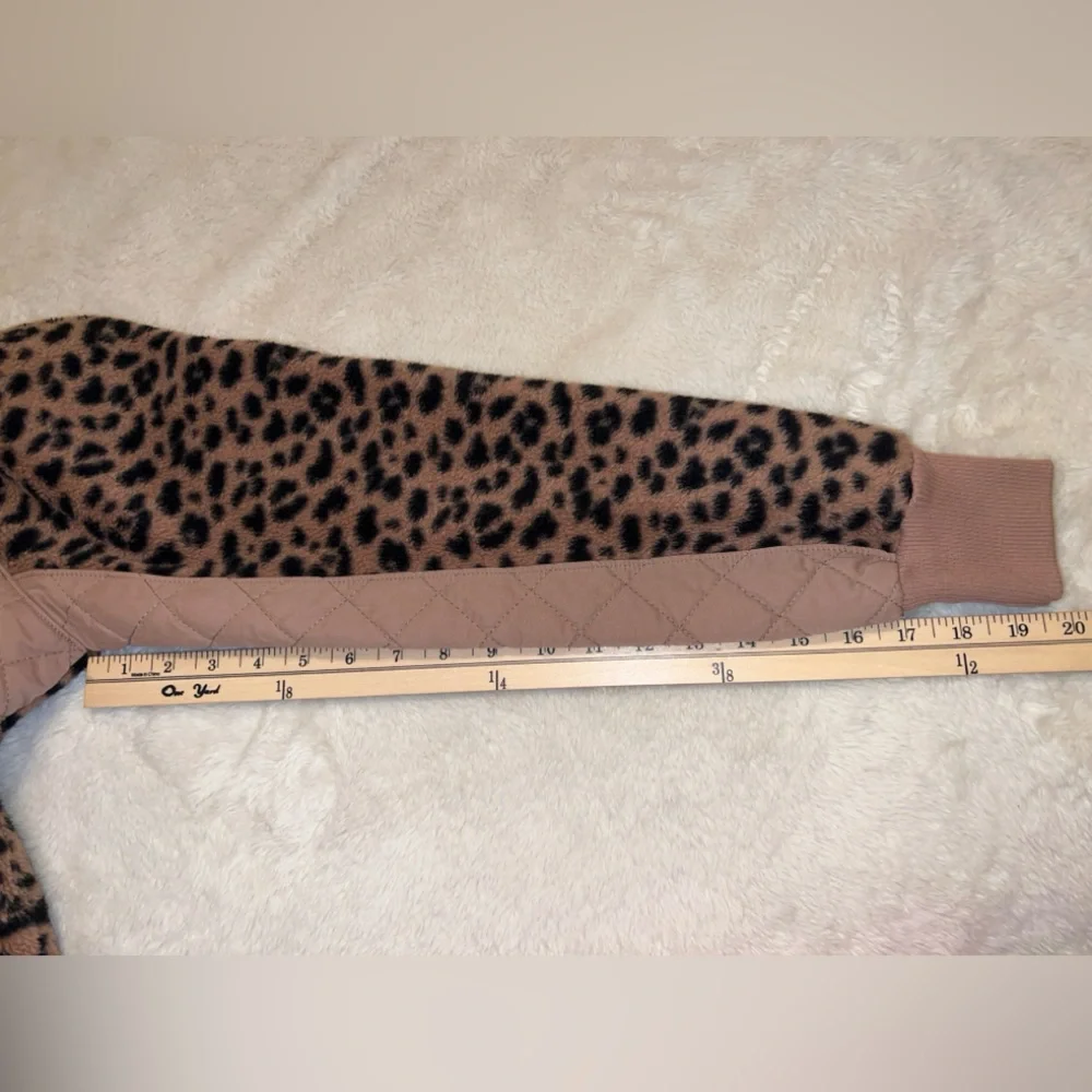 Women’s Abercrombie & Fitch Cheetah Print Sherpa - Picture 4 of 6